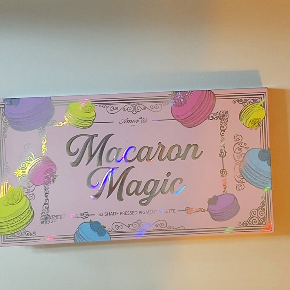 Macaron Magic eyeshadow pallet
